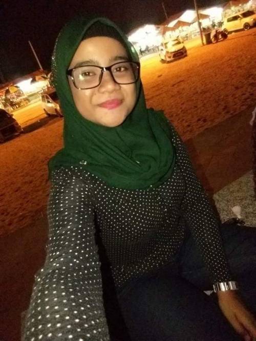 intanazima: gadismelayupilihan01: awek buahdada bulat besar.sdp diramas dapat kangkangkan pehhh