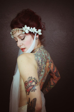 sleepyncreepy:  nanipoonaniPhotos by Isreal Caine, Lock and Key Photography Bridal Accessories by Ornatrix Couture (featured: Wildwood Circlet with backless veil in ivory)