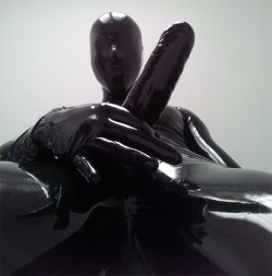 latexrubber:  So beautifull!!  Love it