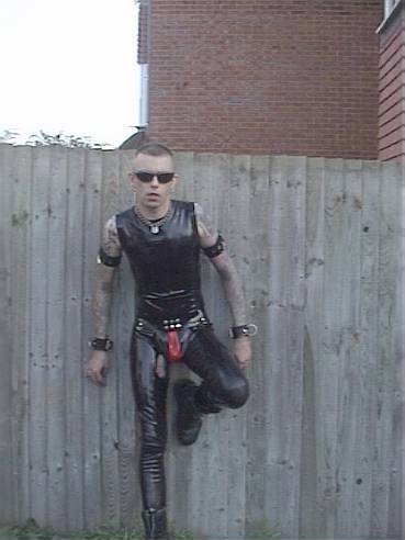 skinheadbdsm:  slampighoar:  Fuck hot boicontact me boi  (via TumbleOn) 