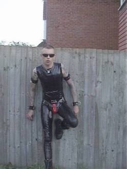 Skinheadbdsm:  Slampighoar:  Fuck Hot Boicontact Me Boi  (Via Tumbleon) 