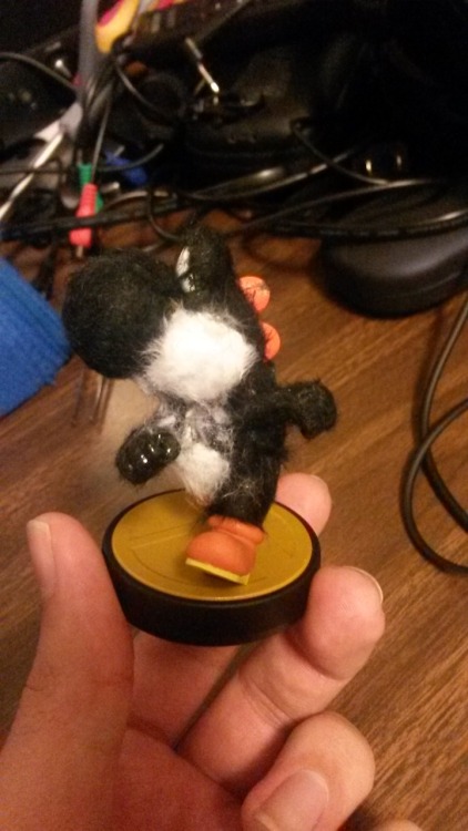 nine-tastic: Well its not much to look at but here she is! My first custom Amiibo; painted my yoshi 
