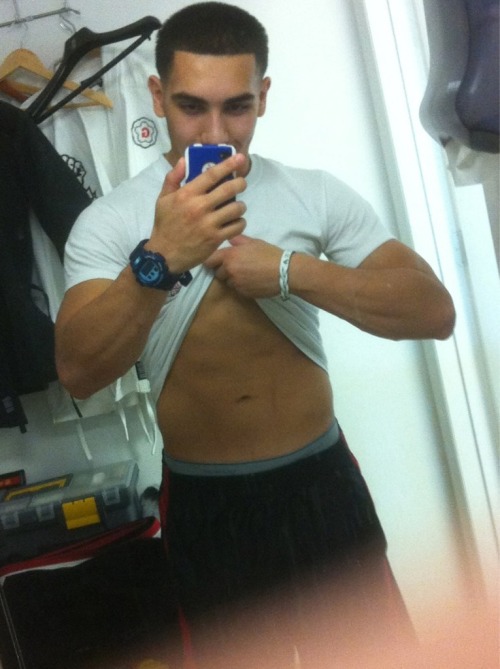 instaguys:  Guys with iPhones Source: gwip.me 