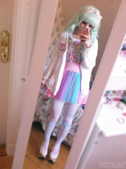 pastelbat:  Pastel love!♡ (Last outfit from last week haha..) Wig: Gothic lolita wigsCardigan,chocker: Taobao T-shirt: SheinsideSkirt:6%dokidokiTights: Yurie sekiyaShoes: Bodyline