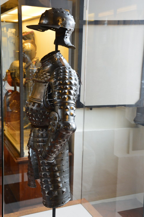 ⚜️ Half armour for foot combat, ca. 1515 Bargello Museum, Firenze (inv. M 756)⠀There is the upper ba