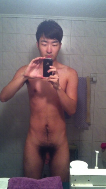 kenzwong:  k-gay-ss:  hyunjinchoi:  누드 셀카.  핡  Gd