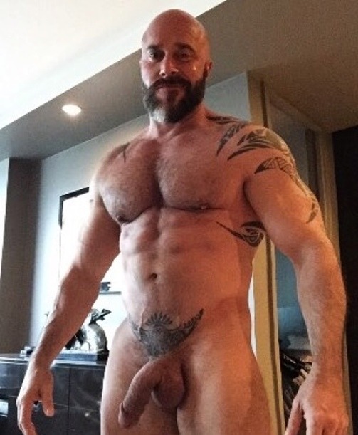 sweetazztyger40: nippig:  Scott Bolton aka vancouverbud  WWWWWWOOOOOOFFFFFF DADDY😍😍,CUM