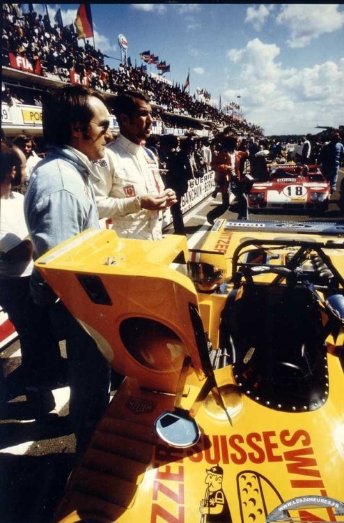 The Lola T280 of Jo Bonnier, Gijs van Lennep and Gérard Larrousse before the start 