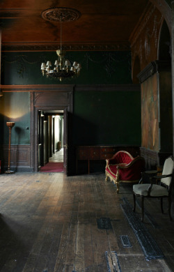 sugarinteriora: READ MY NEW POST ABOUT “THE KING’S SPEECH” INTERIORS ! http://interiors.redmilkmagazine.com/2013/04/22/movies-interiors-the-kings-speech/