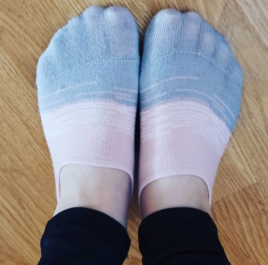 socksandfeet:  