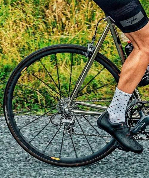 hizokucycles: #Repost from @chaussettedopage - “Dots from @pedaledjapan and laces ups from @quocpham