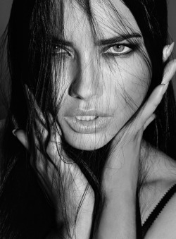 senyahearts:  Adriana Lima by Paola Kudacki in “All The World’s A Stage” for Elle US, October 2015  
