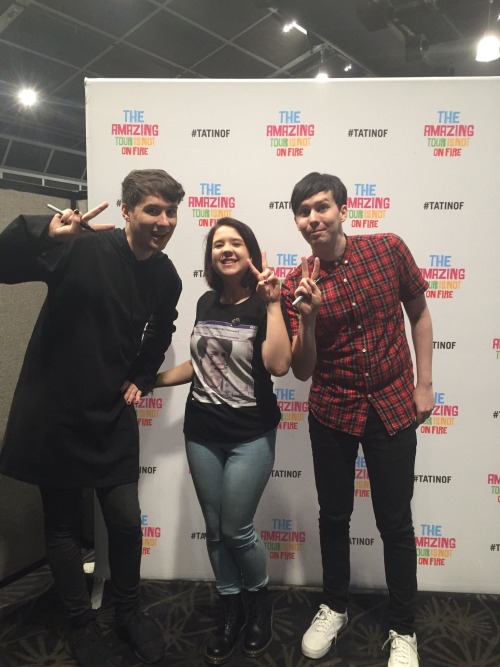 phandom-child: DAN HOWELL PAINTED HIS NAILS THIS IS NOT A DRILL I REPEAT THIS IS NOT A DRILL