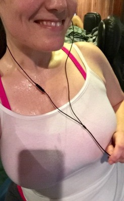 rexr84:  msjigglypuffs:  A bootyful workout