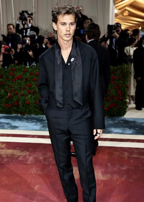 vogueman: Austin Butler attends The 2022 Met Gala Celebrating “In America: An Anthology of Fashion” 