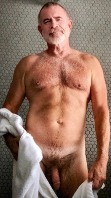 i-the-throwaway:  óÓÒò Grandpas, Daddies, &amp; Bears oh my!http://I-the-throwaway.tumblr.com/archive