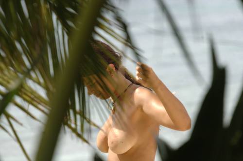 Porn photo toplessbeachcelebs:  Sara Tommasi (Italian