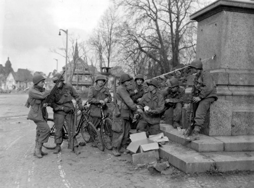 operationbarbarossa:In Munster, Germany, US soldiers of Company E, 194th Glider Infantry Regiment, 1