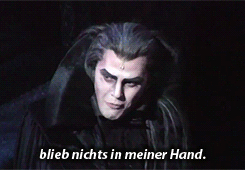 giraffenkuss:Ich will ein Engel oder ein Teufel sein und bin doch nichts als eine Kreatur, die immer