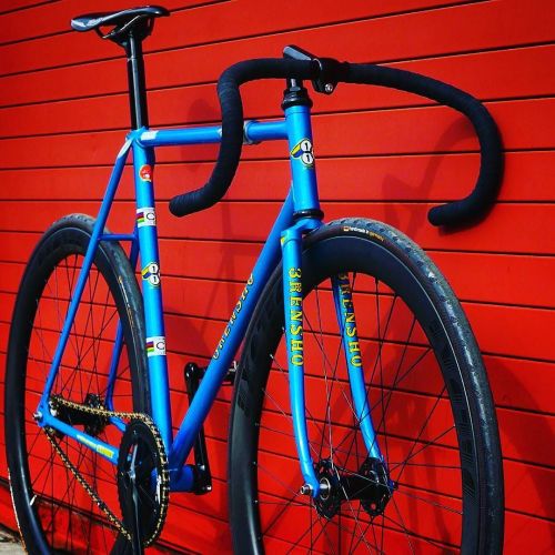 thebicycletree:  it’s like butter… #noparkaystrictlybutter @atcq @jarobiwhite @qtiptheabstract @iamt
