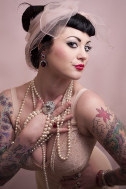 alternative-pinup:  Alternative Pinup girl http://alternative-pinup.tumblr.com/