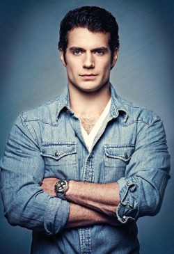 larientasartir:  Daily dose of Cavill, part 32. :)