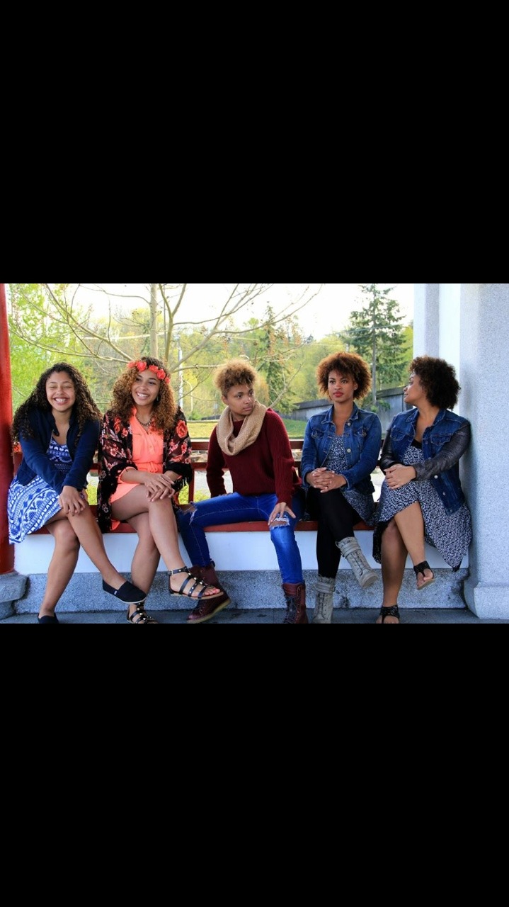 kahlil-themulattoassassin:  jaysaj97:  Black girls rock , natural hair 😍😍 cousins