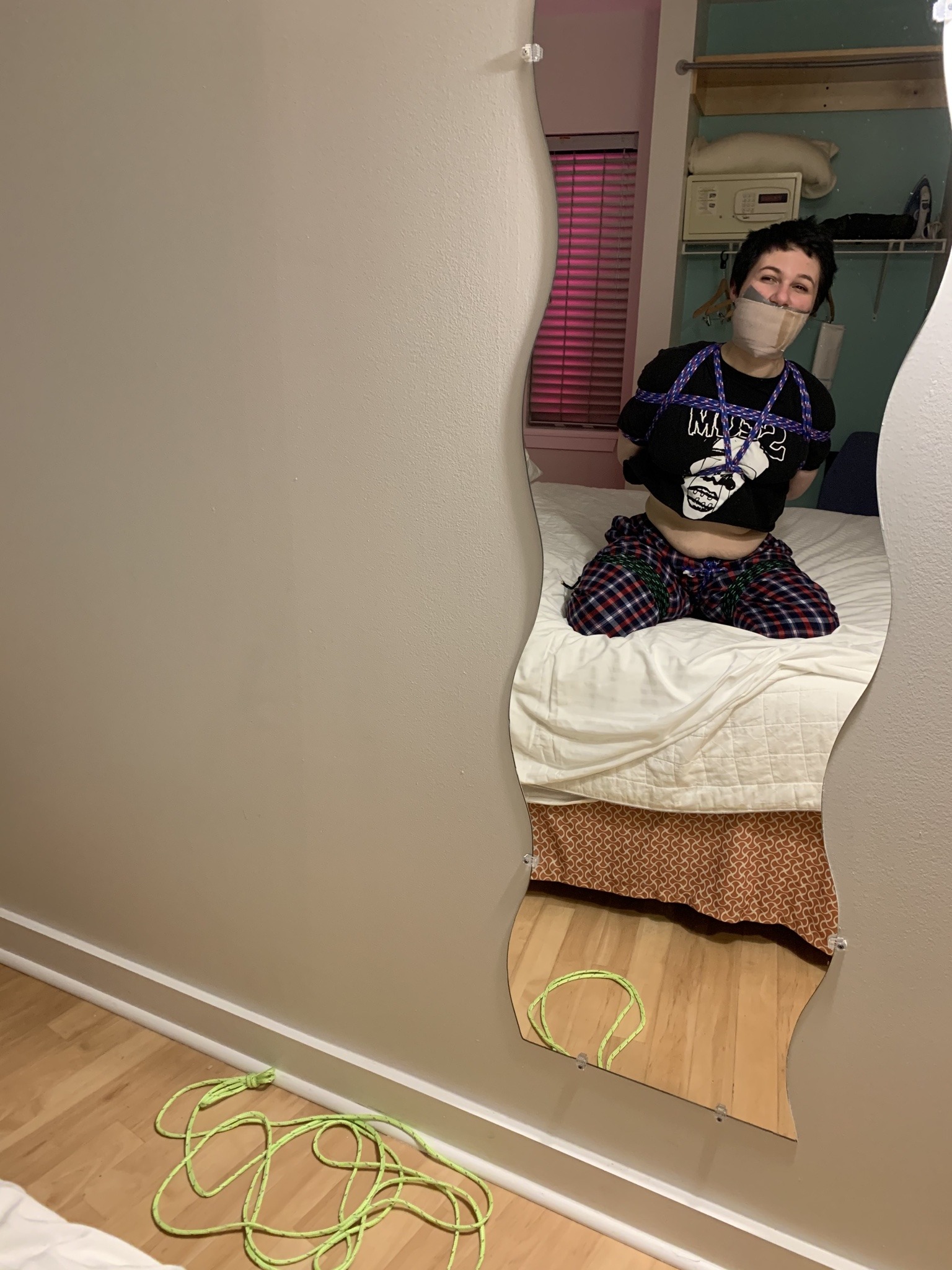 displacedalaskan-deactivated202:Fun night of bondage with my girlfriend! 