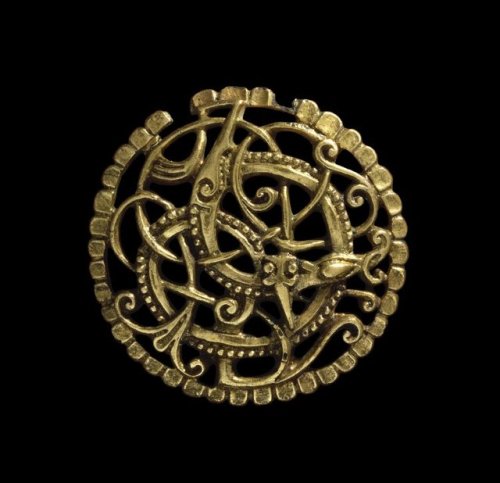 Late Anglo-Saxon brooch (late 11thcentury), found in a churchyard in Pitney (Somerset, England).This