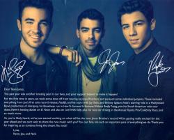 jobros-mylife4ever:  jonaspicsunlimited:  Jonas  I’m crying so hard  