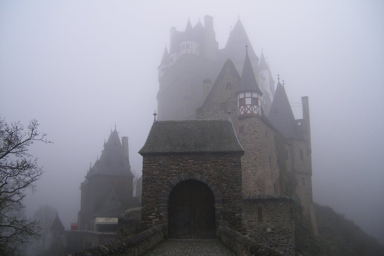 bonitavista:  Castle Burg Eltz, Germany photo via allison 