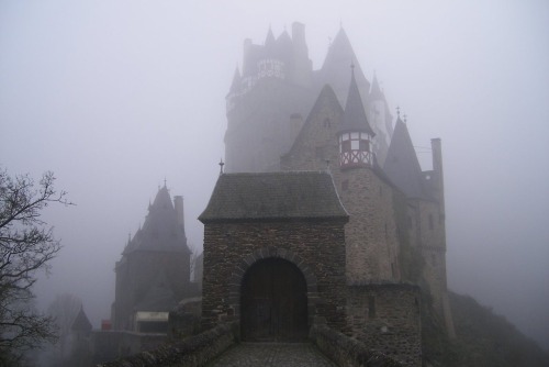 bonitavista:  Castle Burg Eltz, Germany photo adult photos