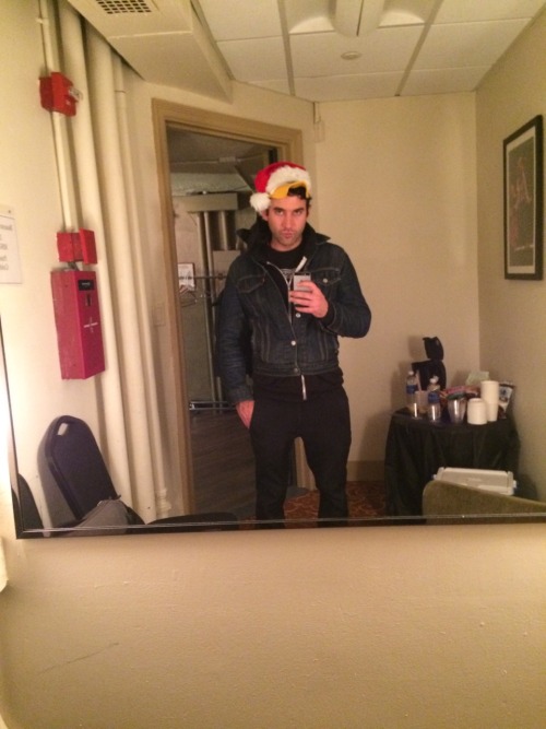 thesufjanstevensmodel5000:Nothin’ like a Santa hat to glam up my moody gloom. Peace on earth. 