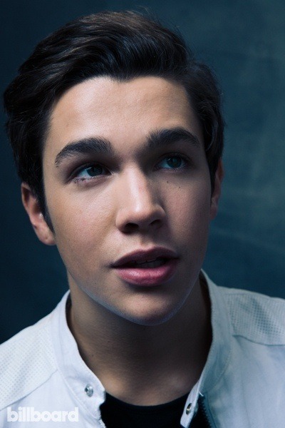 mexicanguys:  Mexican Guys<3 he’s not mexican, but he sure is cute lol. Austin Mahone 