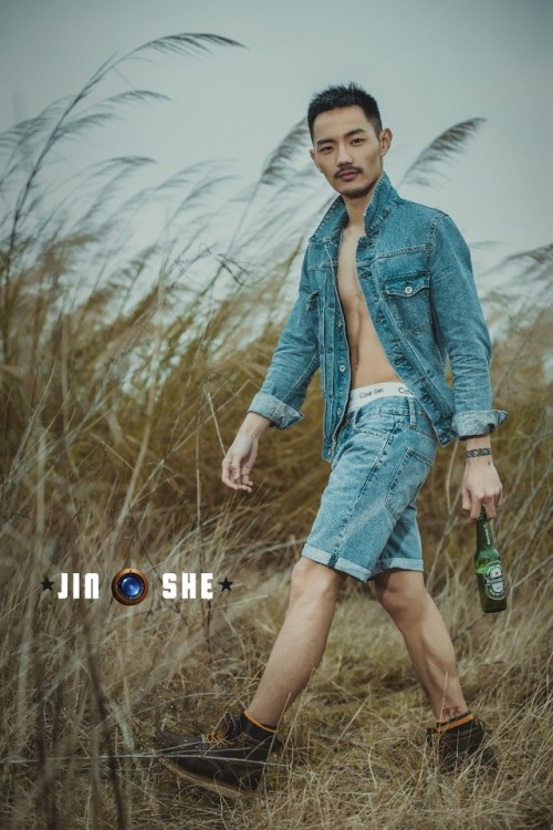 jin-she:图片均是原创，欢迎转载，欢迎喜欢拍照，喜欢男体摄影的帅哥约拍，坐标:福建厦门!厦门约拍!