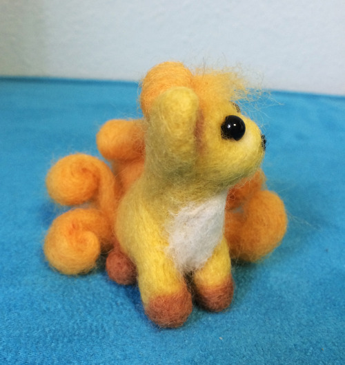 shinysylvie:I’m very excited to present this needle felted shiny vulpix I made for shinyv!I put a lo