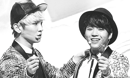 shineemoon:  Key stole the rose at the end of the performance,but when it’s Woohyun