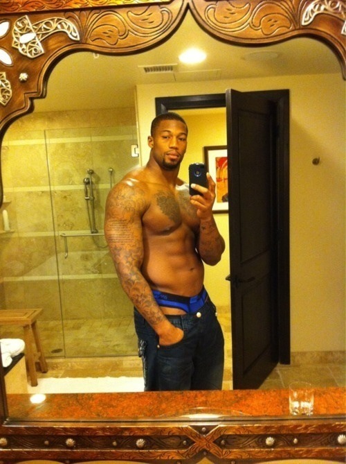 ray-coleton:  Ray Edwards from the Atlanta Falcons dang this papi is hot!!!