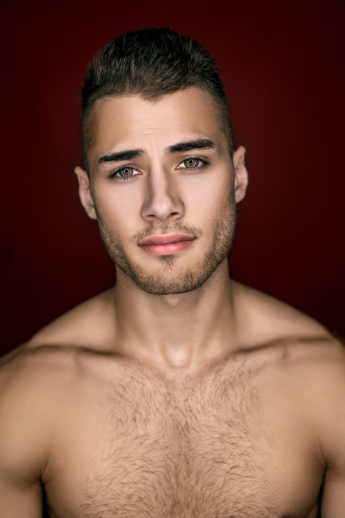 dealed:the best dealed guysdealed.tumblr.comSo Damn Hot & Sexy