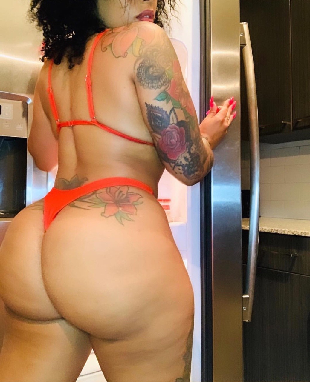 mr-booty-man1: postbadchicks:     Check!! 