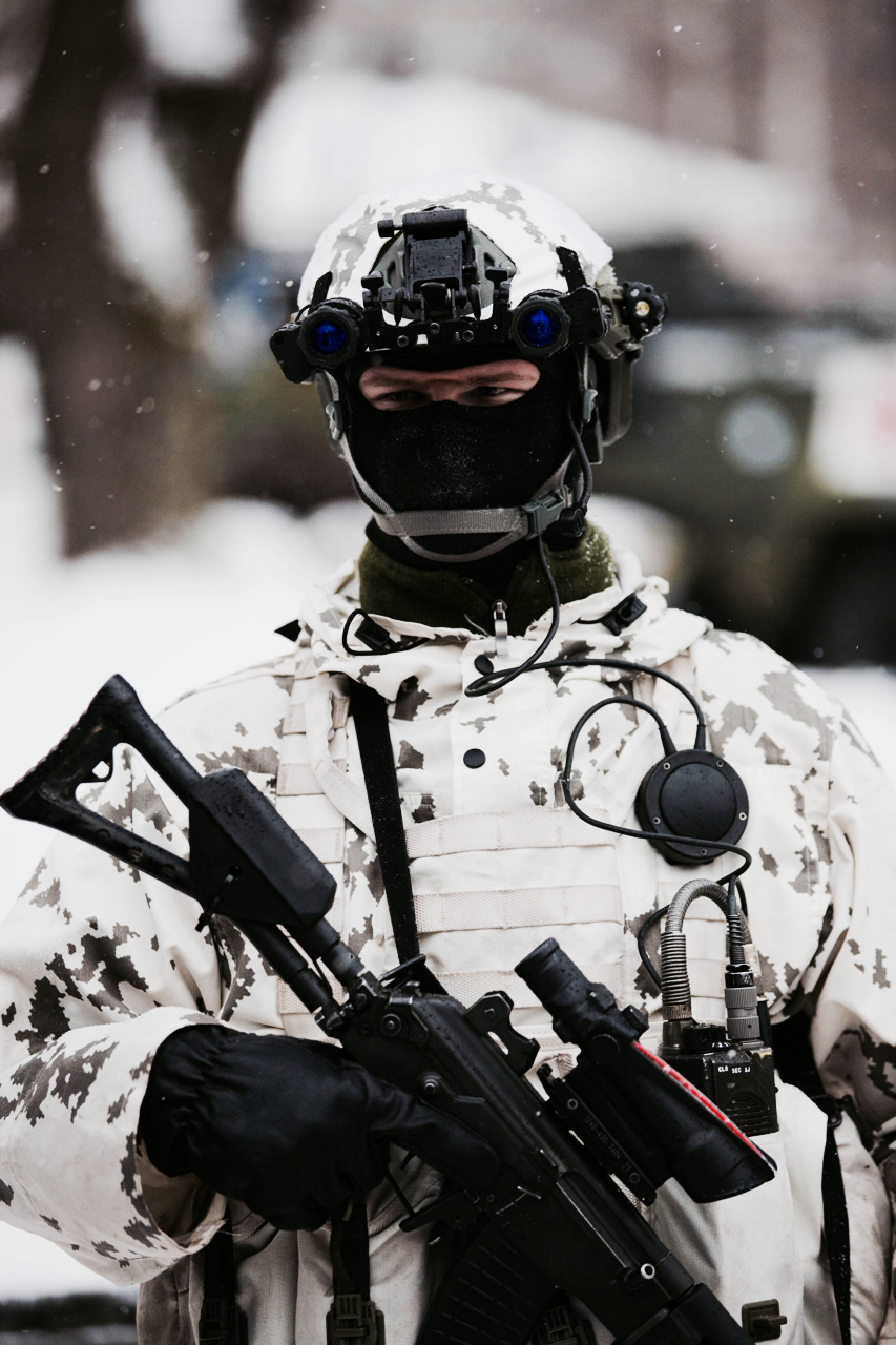 filurn:  A member of the Finnish Special Jaegers displaying his winter gear an RK