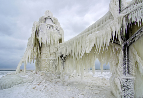 likeafieldmouse:  Tom Gill - Frozen Lighthouses on Lake Michigan (2013)