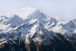 effervescentvibes:  worldes:  The Weisshorn, Penine Alps, Switzerland by abbie calvert on Flickr.  good vibrations here 