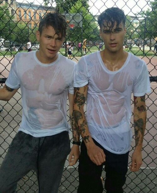 hotdudesandtattoos:   http://weheartit.com/entry/219669822 
