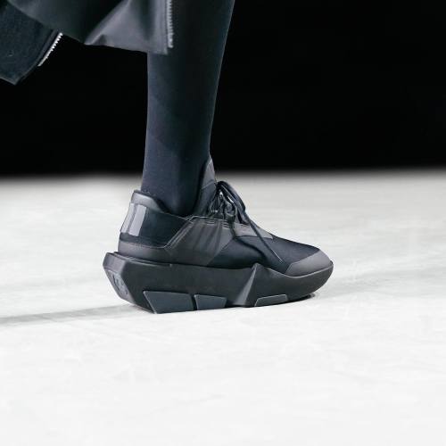 a-dream-seeking-light:adidasy3:  Mira Sneaker. Y-3. FW 17-18. Paris. #adidas #Y3 #YohjiYamamoto