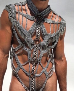 amazing-menreturn:  knightmute:WEDNESDAY//NIGHT//COUTURE//