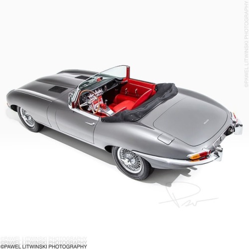 utwo:b1962 Jaguar XKE Roadster© pawel litwinskiMost beautiful car ever made