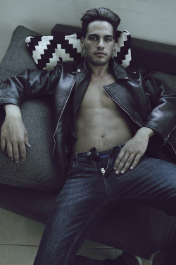 like-a-violence:    Haim Tor by Daniel Kaminsky  