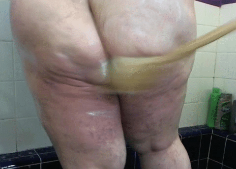 smldkphatass:Chub Scrub. Using bath brush on my back side. »» smldkphatass »»  Home | Archive | About | Follow