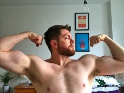 chrisjonesgeek:  Happy Flex Friday. This